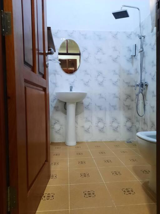 Ellyz Home Stay Moshi Buitenkant foto