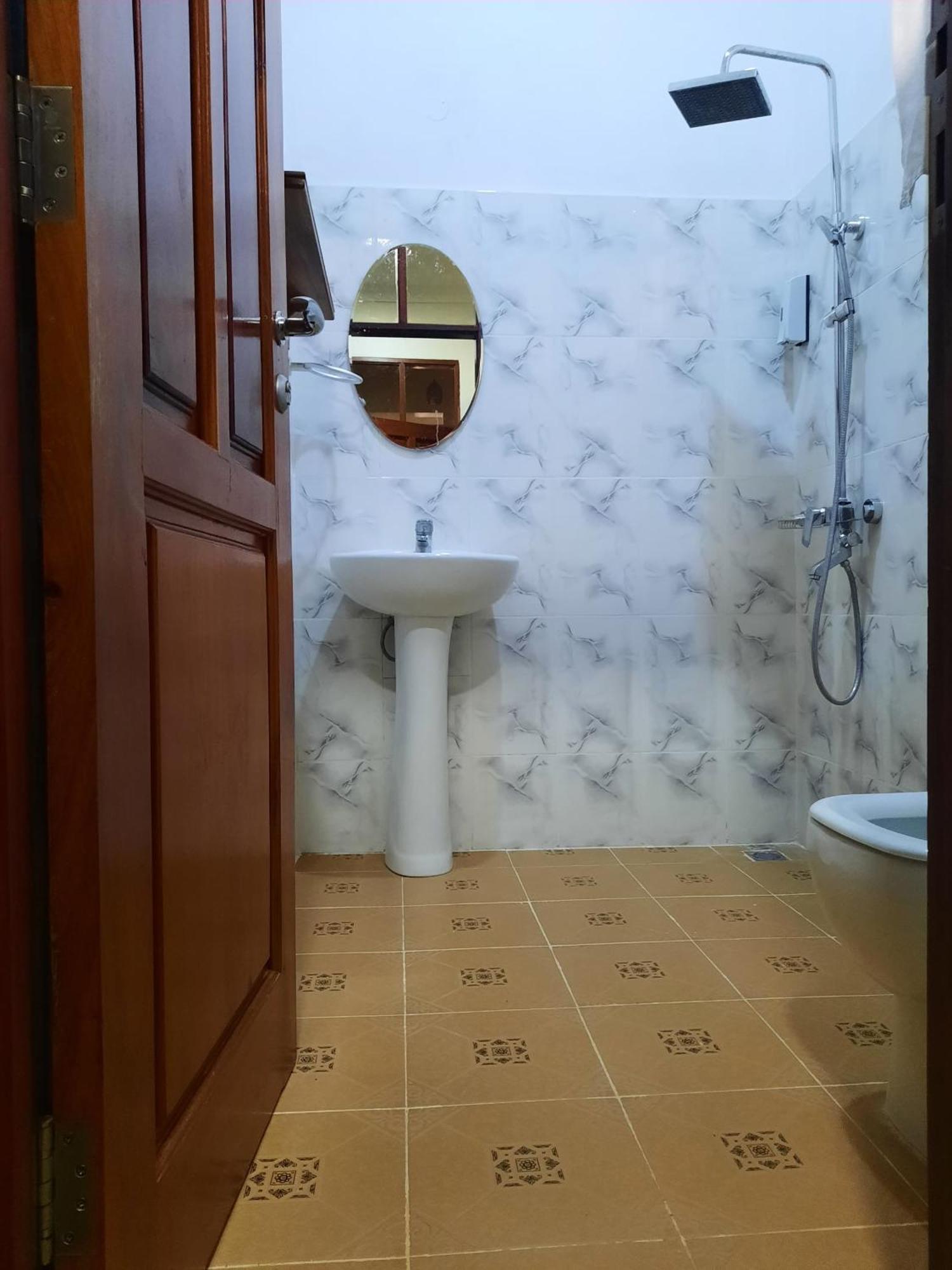 Ellyz Home Stay Moshi Buitenkant foto
